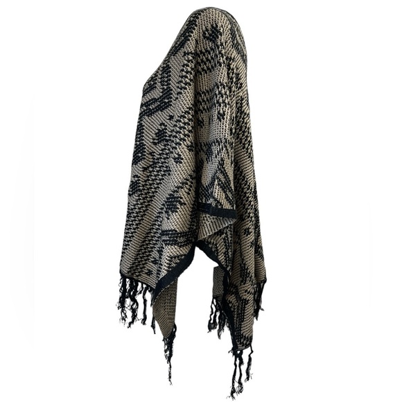 Kiara Lightweight Aztec Boho Knit Tassel Fringe Wrap Shawl Poncho Shrug - Picture 3 of 10